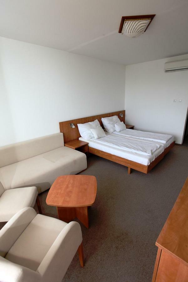 Aranypart Hotel Шиофок Экстерьер фото