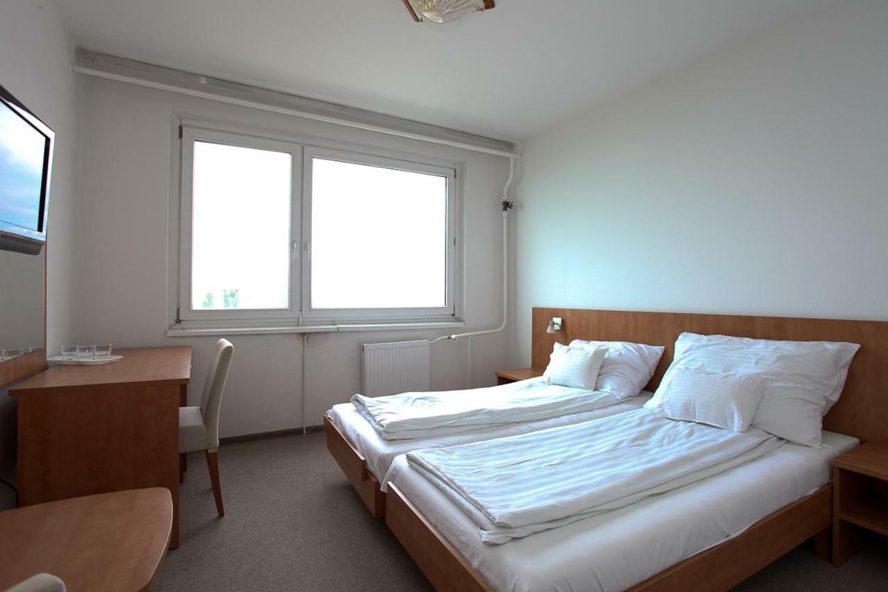 Aranypart Hotel Шиофок Экстерьер фото
