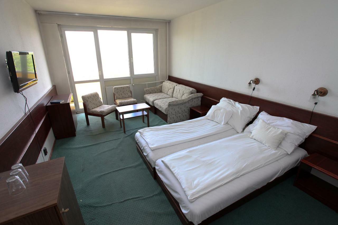 Aranypart Hotel Шиофок Экстерьер фото