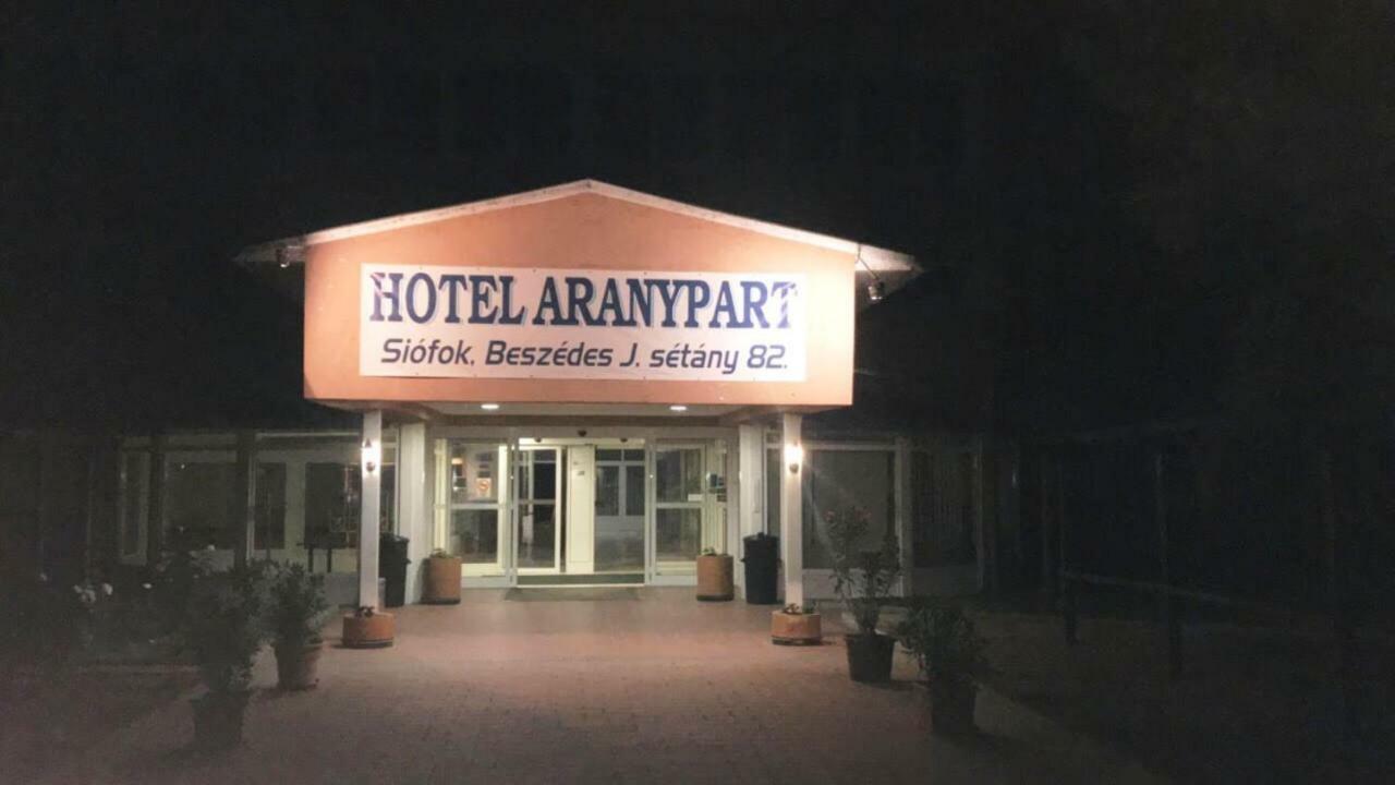 Aranypart Hotel Шиофок Экстерьер фото