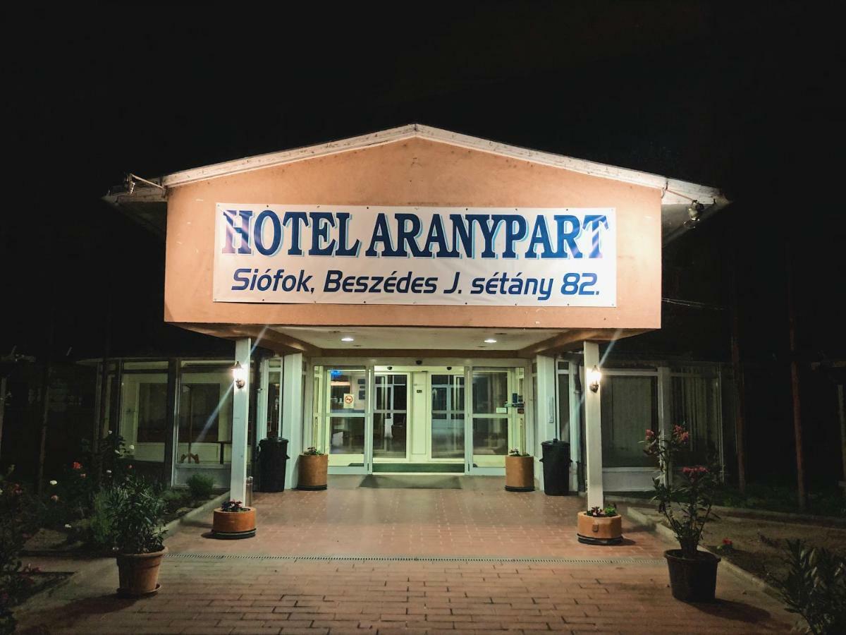 Aranypart Hotel Шиофок Экстерьер фото
