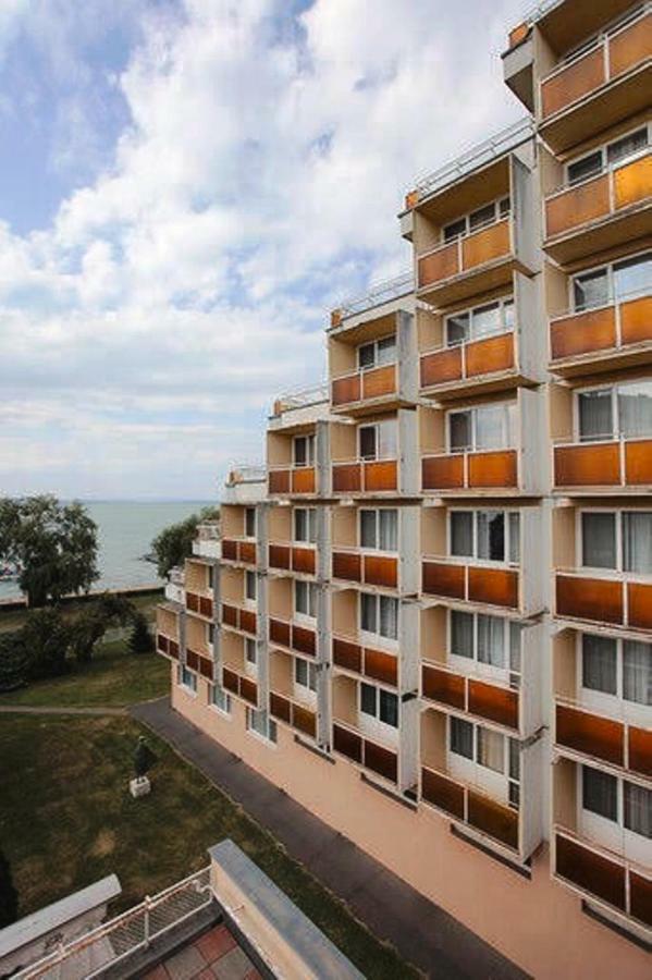 Aranypart Hotel Шиофок Экстерьер фото
