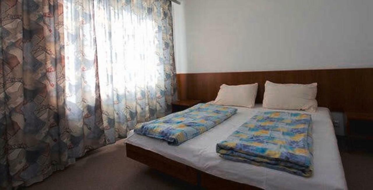 Aranypart Hotel Шиофок Экстерьер фото